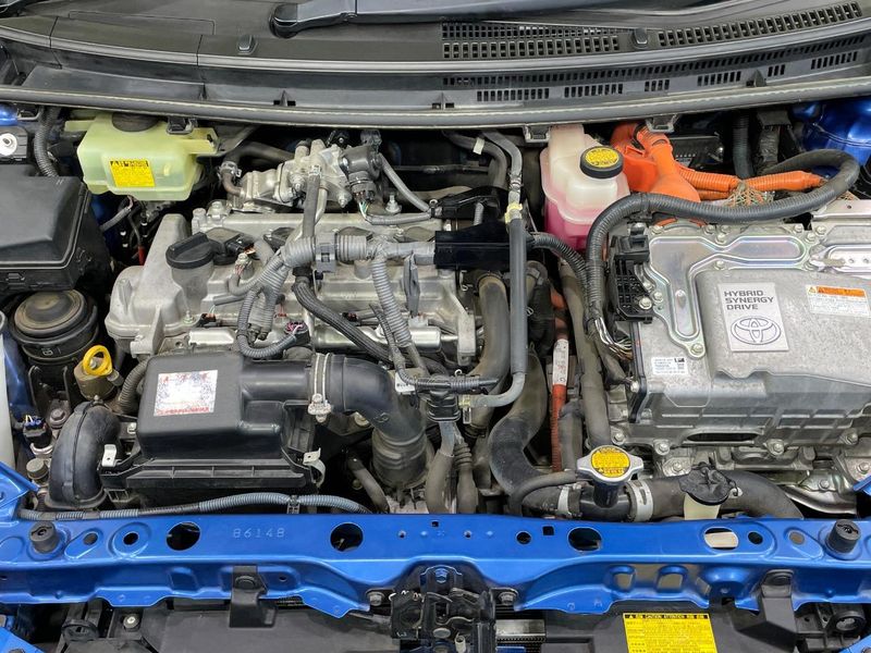 2012 Toyota Aqua DAA-NHP10 (UW-6a8bb74c52231)[26]