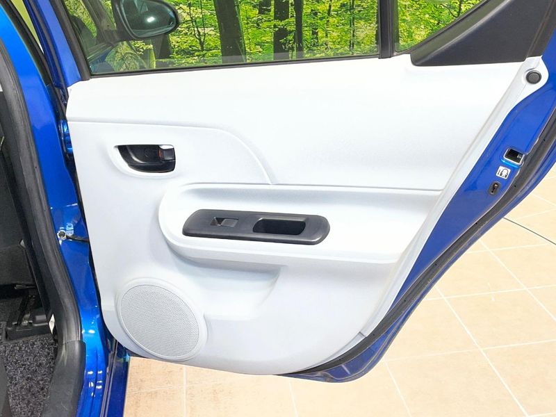 2012 Toyota Aqua DAA-NHP10 (UW-6a8bb74c52231)[19]