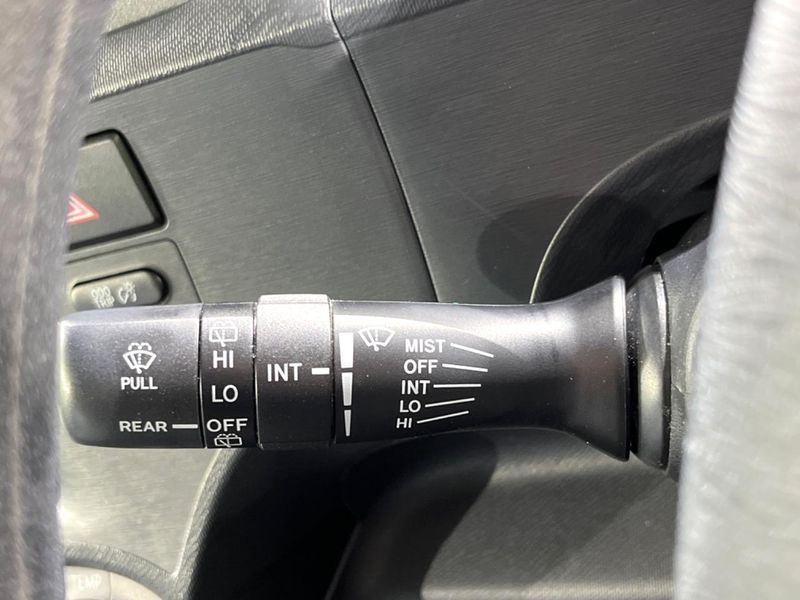 2013 Toyota Aqua DAA-NHP10 (UW-6a8bb74c78dc3)[10]