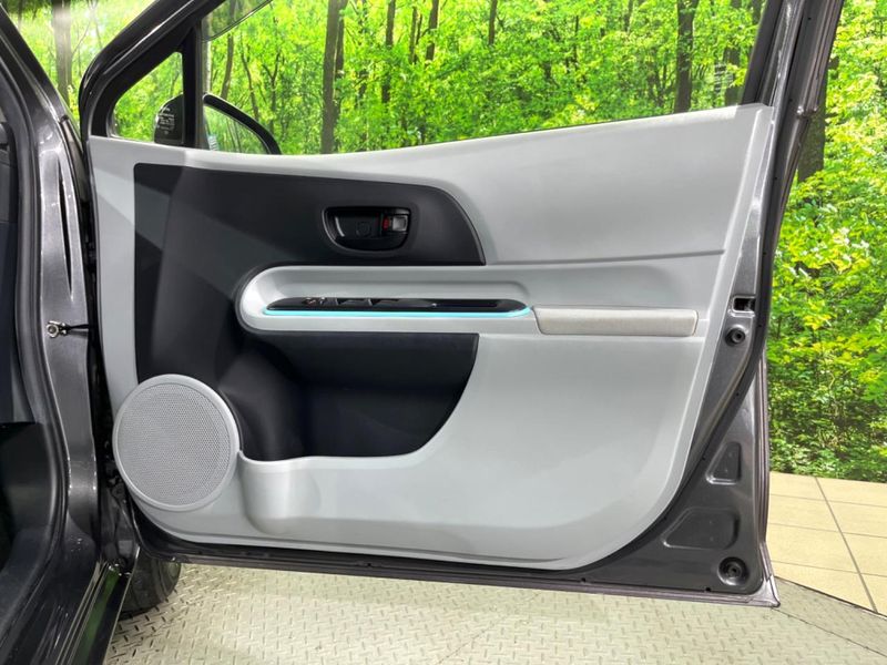2013 Toyota Aqua DAA-NHP10 (UW-6a8bb74c78dc3)[24]