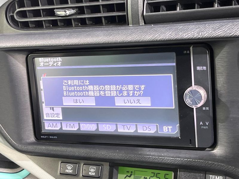 2013 Toyota Aqua DAA-NHP10 (UW-6a8bb74c78dc3)[14]