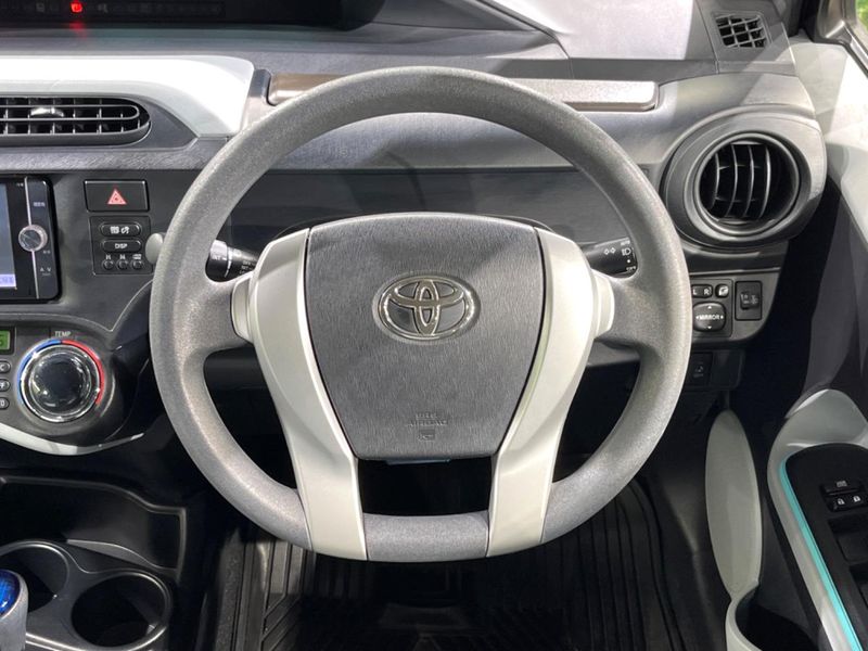 2013 Toyota Aqua DAA-NHP10 (UW-6a8bb74c78dc3)[23]
