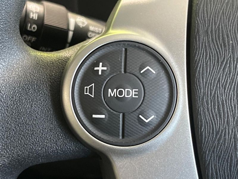 2013 Toyota Aqua DAA-NHP10 (UW-6a8bb74c80598)[14]