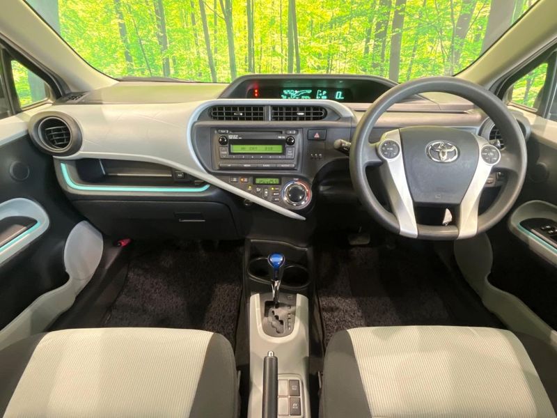 2013 Toyota Aqua DAA-NHP10 (UW-6a8bb74c80598)[27]