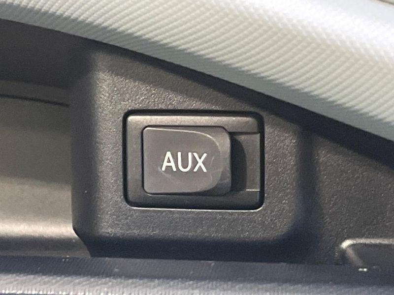 2013 Toyota Aqua DAA-NHP10 (UW-6a8bb74c80598)[7]