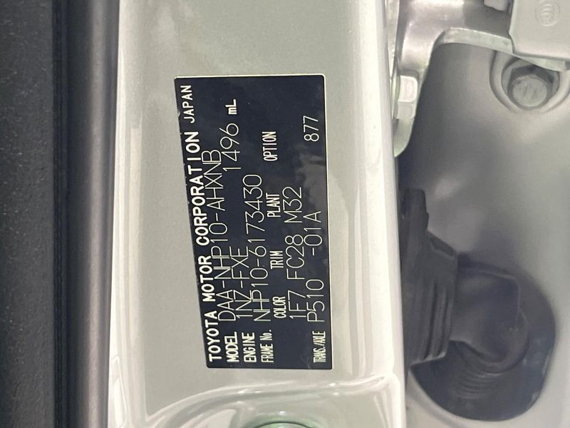 2013 Toyota Aqua DAA-NHP10 (UW-6a8bb74c80598)[1]