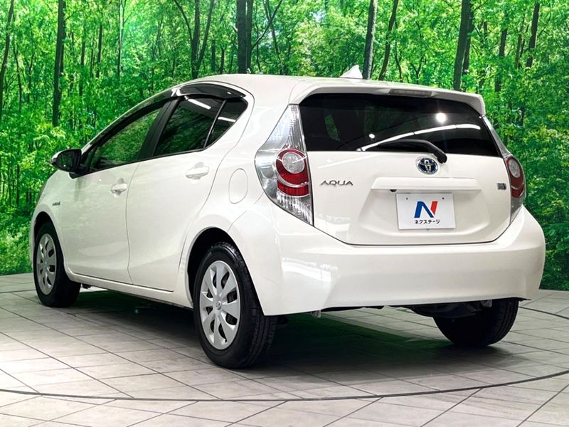 2013 Toyota Aqua DAA-NHP10 (UW-6a8bb74e5fd54)[7]