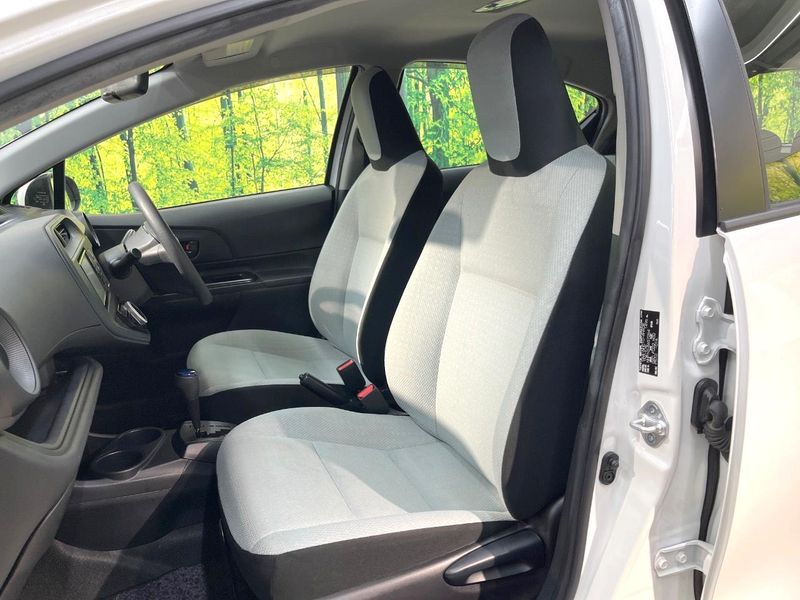 2017 Toyota Aqua DAA-NHP10 (UW-6a8bb7534c7f9)[8]