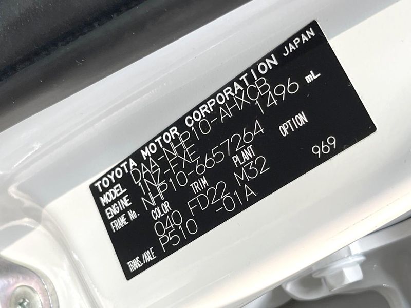 2017 Toyota Aqua DAA-NHP10 (UW-6a8bb7534c7f9)[1]