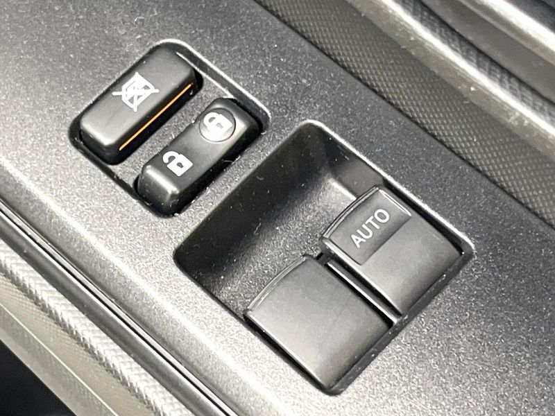 2017 Toyota Aqua DAA-NHP10 (UW-6a8bb7534c7f9)[11]