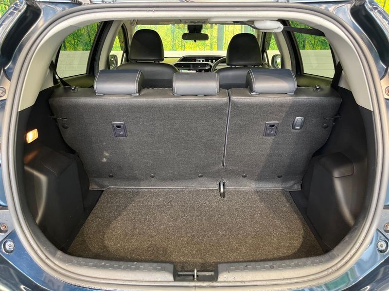 2017 Toyota Aqua DAA-NHP10H (UW-6a8bb75399239)[13]