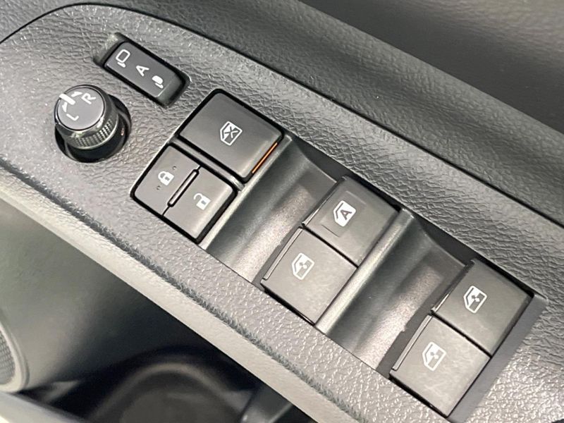 2019 Toyota Sienta DBA-NSP170G (UW-6a8bb762a4e17)[18]
