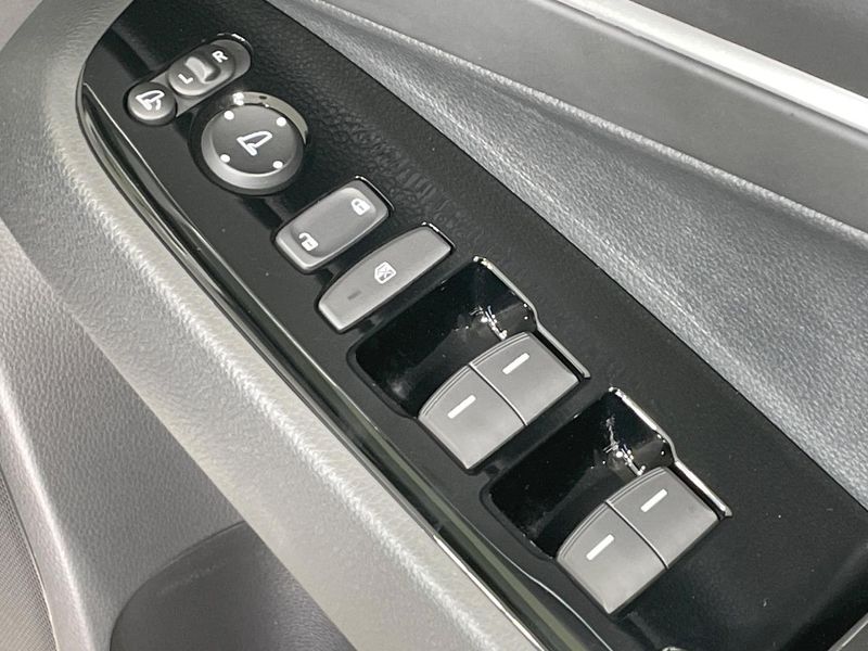 2022 Honda Vezel 6AA-RV5 (UW-6a8bb783cb2e5)[28]