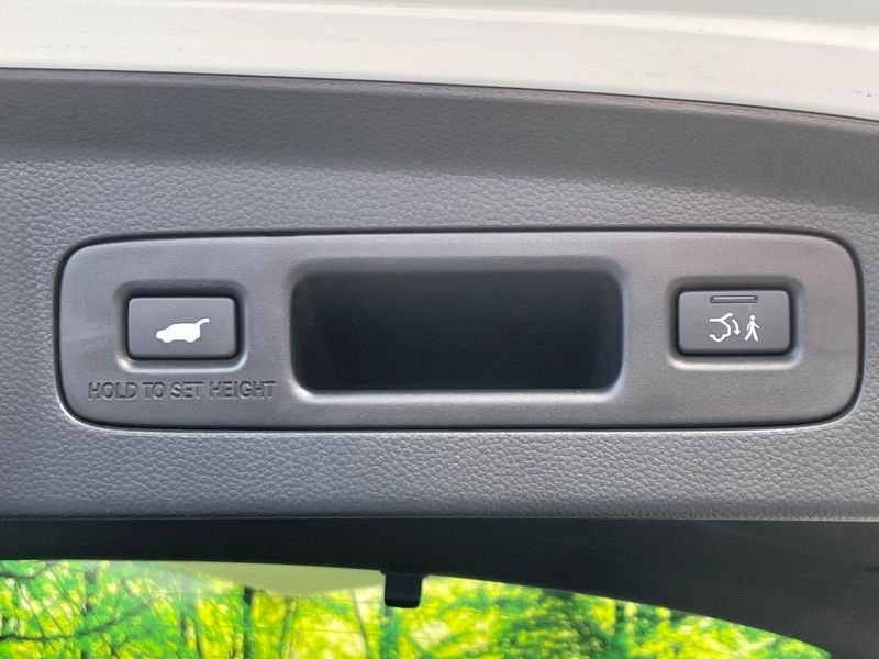 2022 Honda Vezel 6AA-RV5 (UW-6a8bb783cb2e5)[14]