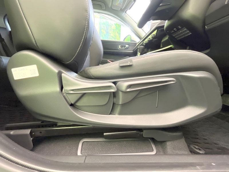 2022 Honda Vezel 6AA-RV5 (UW-6a8bb784d3139)[9]
