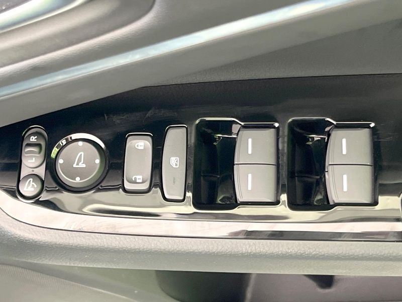 2022 Honda Vezel 6AA-RV5 (UW-6a8bb784d3139)[8]