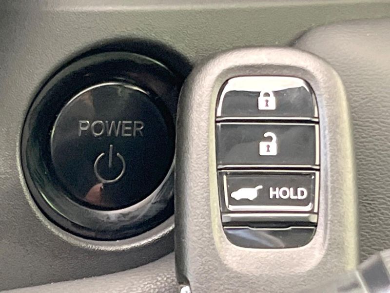 2022 Honda Vezel 6AA-RV5 (UW-6a8bb784d3139)[17]