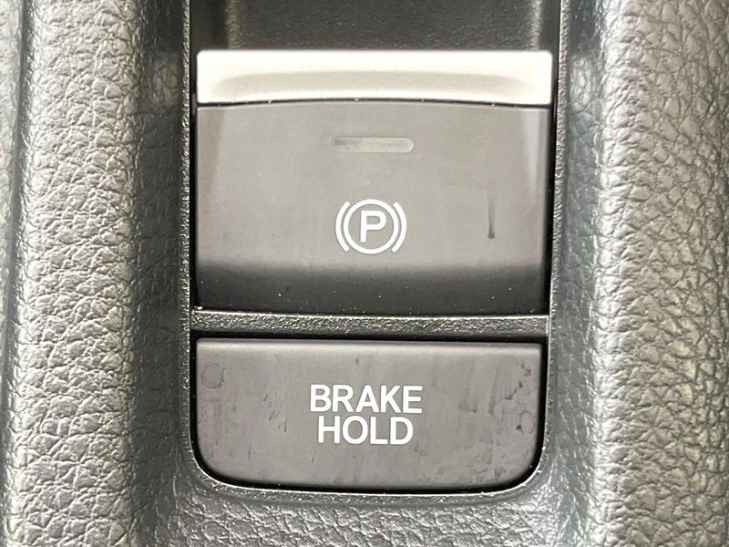 2022 Honda Vezel 6AA-RV5 (UW-6a8bb784d3139)[19]