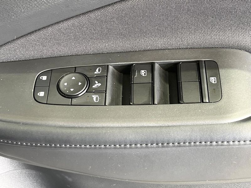 2024 Nissan Note 6AA-SNE13 (UW-6a8bb7a63bd14)[14]