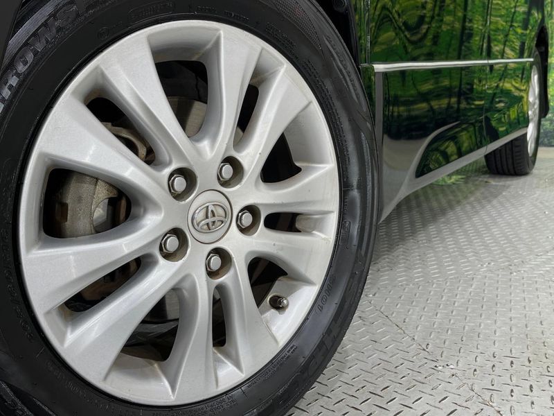 2013 Toyota Noah DBA-ZRR70W (UW-6a8bb7f9cdf6b)[9]