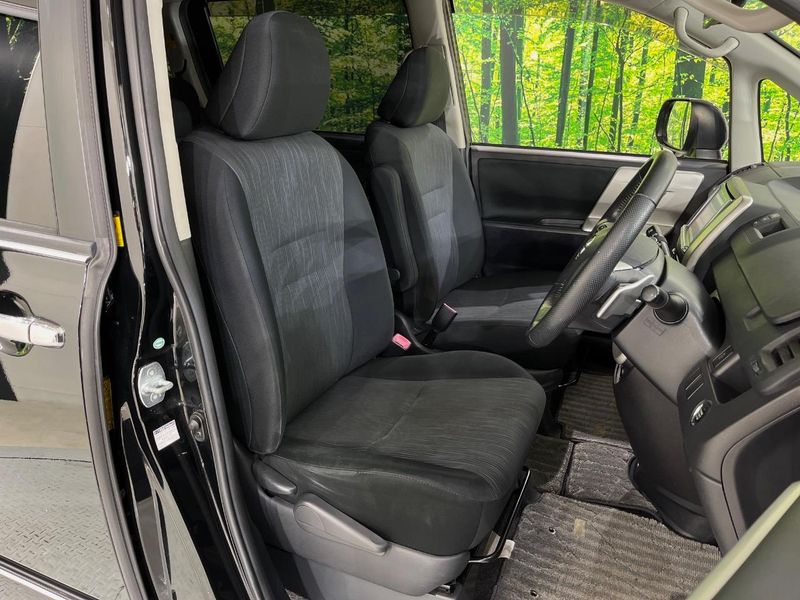 2013 Toyota Noah DBA-ZRR70W (UW-6a8bb7f9cdf6b)[20]