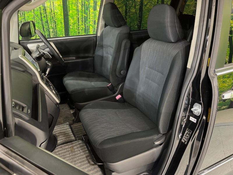 2013 Toyota Noah DBA-ZRR70W (UW-6a8bb7f9cdf6b)[24]
