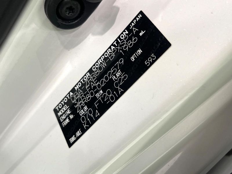 2016 Toyota Voxy DBA-ZRR80W (UW-6a8bb7fc9c0a1)[1]
