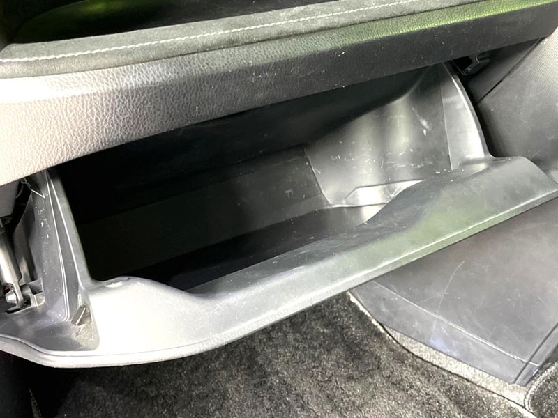 2017 Toyota Voxy DBA-ZRR80W (UW-6a8bb800a03af)[27]