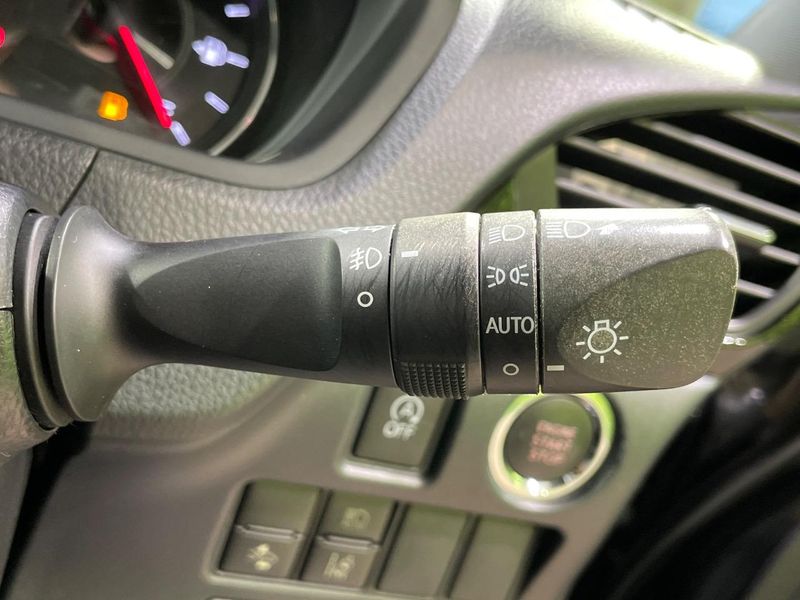 2019 Toyota Noah DBA-ZRR80W (UW-6a8bb805afb1f)[15]