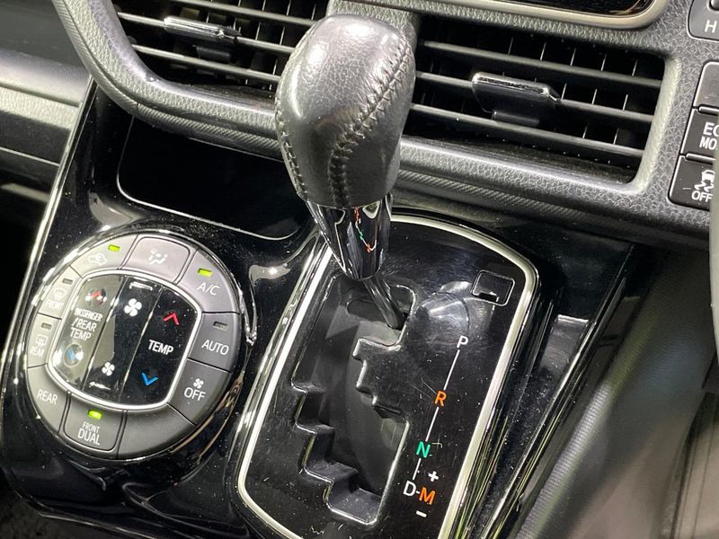 2019 Toyota Noah DBA-ZRR80W (UW-6a8bb805afb1f)[20]