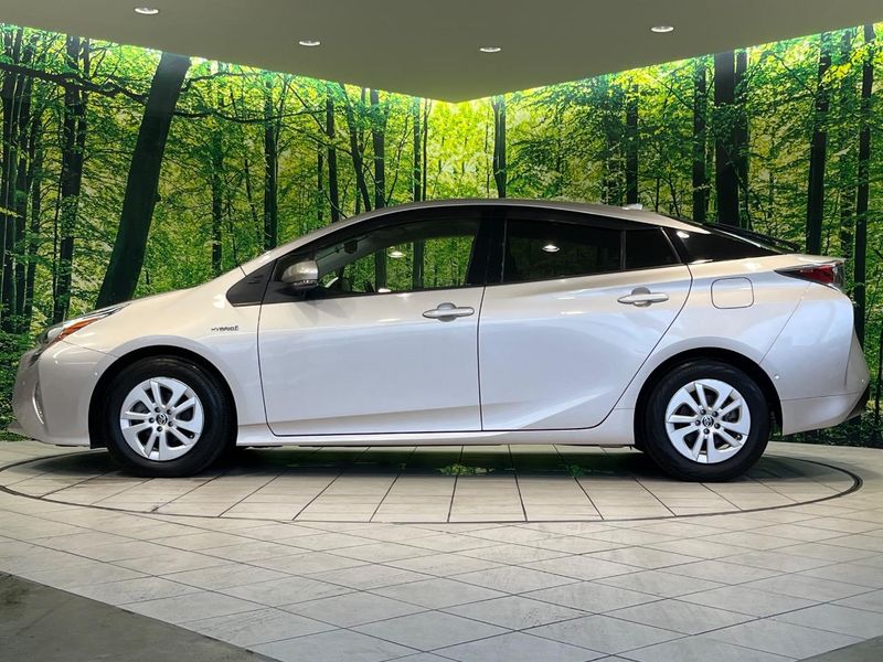 2016 Toyota Prius DAA-ZVW50 (UW-6a8bb823af307)[18]