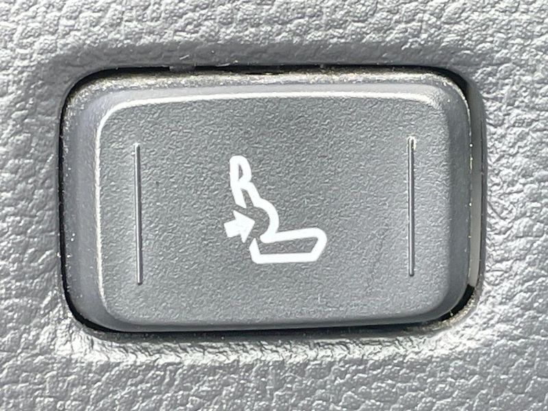 2018 Toyota Corolla Sport 6AA-ZWE211H (UW-6a8bb83007436)[22]