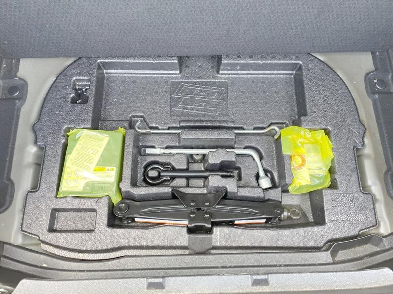 2018 Toyota Corolla Sport 6AA-ZWE211H (UW-6a8bb83007436)[8]