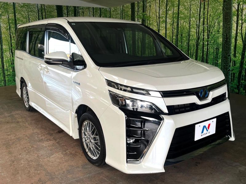 2017 Toyota Voxy DAA-ZWR80W (UW-6a8bb837150fa)[4]