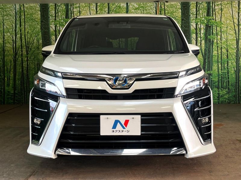 2017 Toyota Voxy DAA-ZWR80W (UW-6a8bb837150fa)[1]