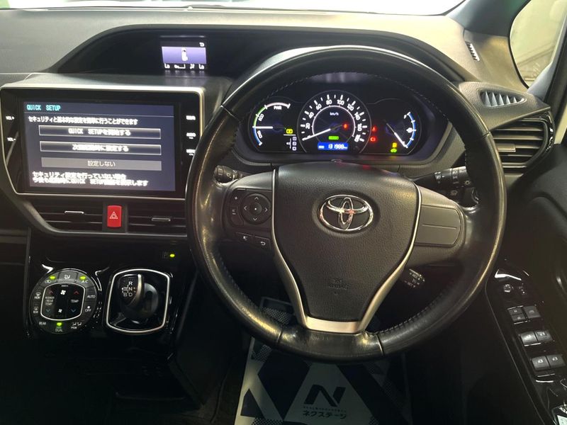 2017 Toyota Voxy DAA-ZWR80W (UW-6a8bb837150fa)[13]