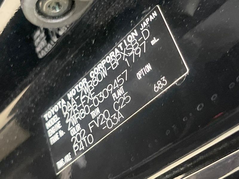 2018 Toyota Voxy DAA-ZWR80W (UW-6a8bb837995e0)[1]