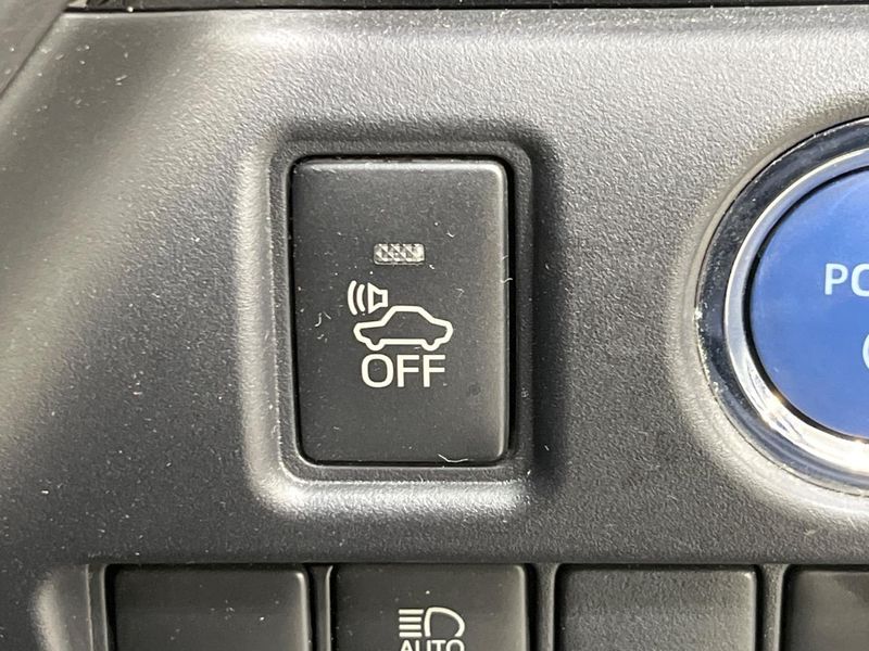 2018 Toyota Voxy DAA-ZWR80W (UW-6a8bb837995e0)[13]