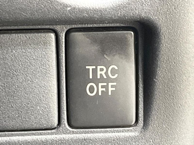 2018 Toyota Voxy DAA-ZWR80W (UW-6a8bb837995e0)[15]