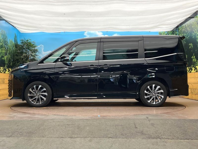 2022 Toyota Voxy 6AA-ZWR90W (UW-6a8bb83c3a38e)[5]