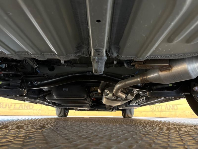 2022 Toyota Voxy 6AA-ZWR90W (UW-6a8bb83c3a38e)[27]