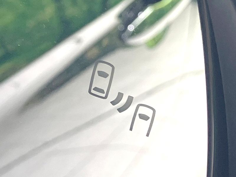 2023 Toyota Voxy 6AA-ZWR90W (UW-6a8bb841aea2c)[9]