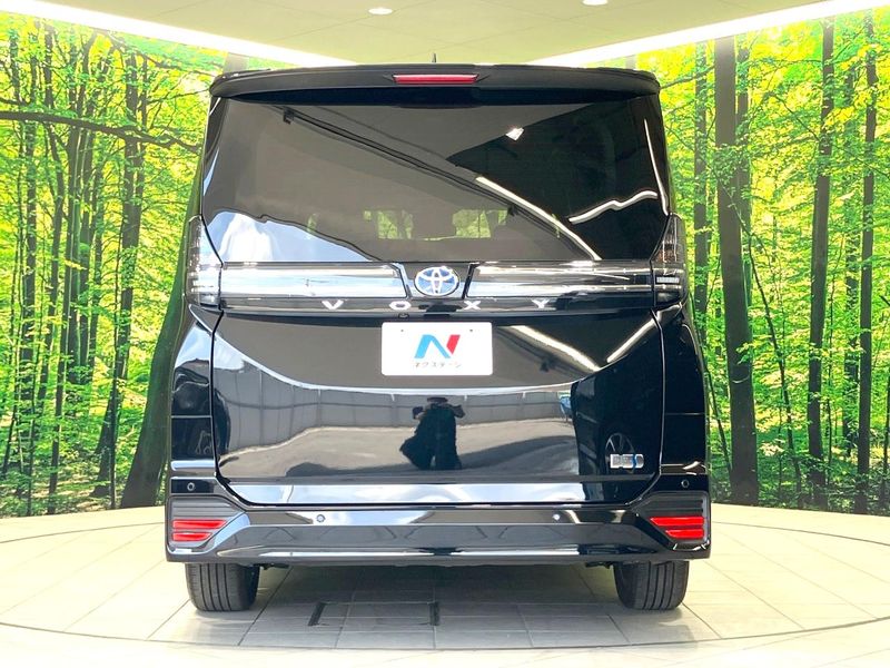2023 Toyota Voxy 6AA-ZWR90W (UW-6a8bb841aea2c)[22]