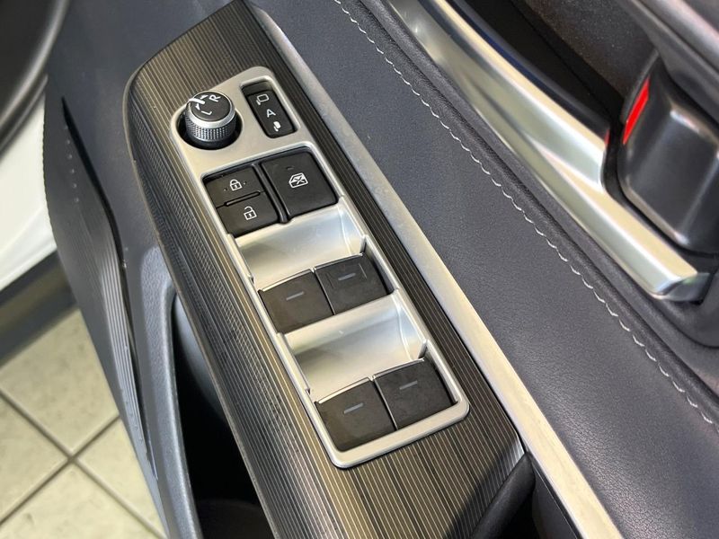 2023 Toyota Harrier Hybrid 6AA-AXUH80 (UW-6a8d0653cef7a)[28]