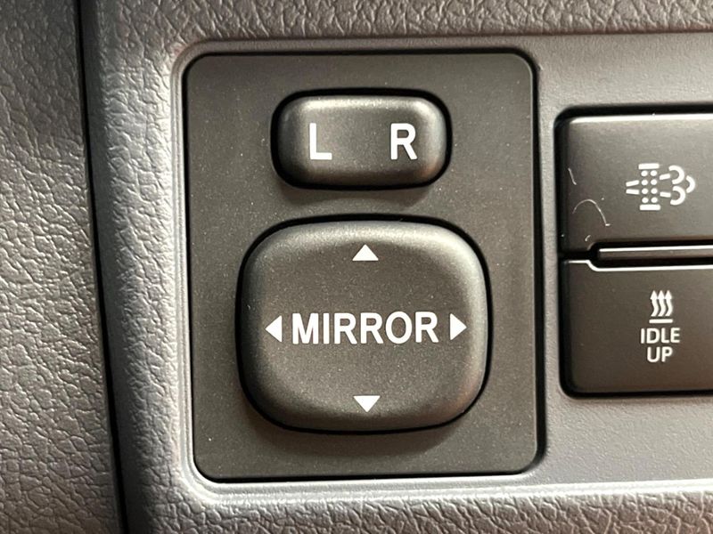 2025 Toyota Land Cruiser 70 3DA-GDJ76W (UW-6a8d06f00fe58)[22]