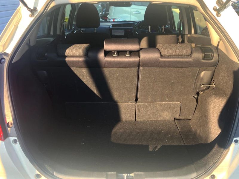 2013 Honda Fit DBA-GK3 (UW-6a8d06ffda69e)[24]