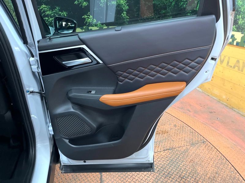 2022 Mitsubishi OUTLANDER PHEV 5LA-GN0W (UW-6a8d0705907f8)[7]