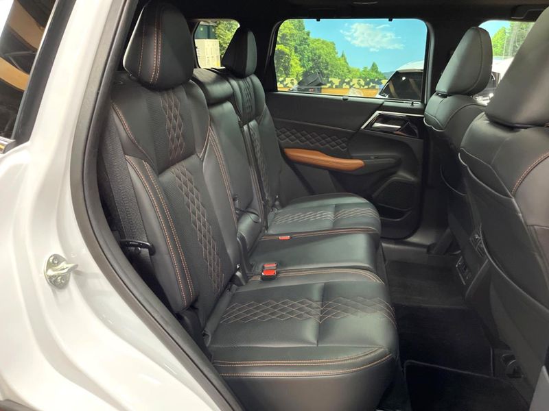 2022 Mitsubishi OUTLANDER PHEV 5LA-GN0W (UW-6a8d0705907f8)[8]