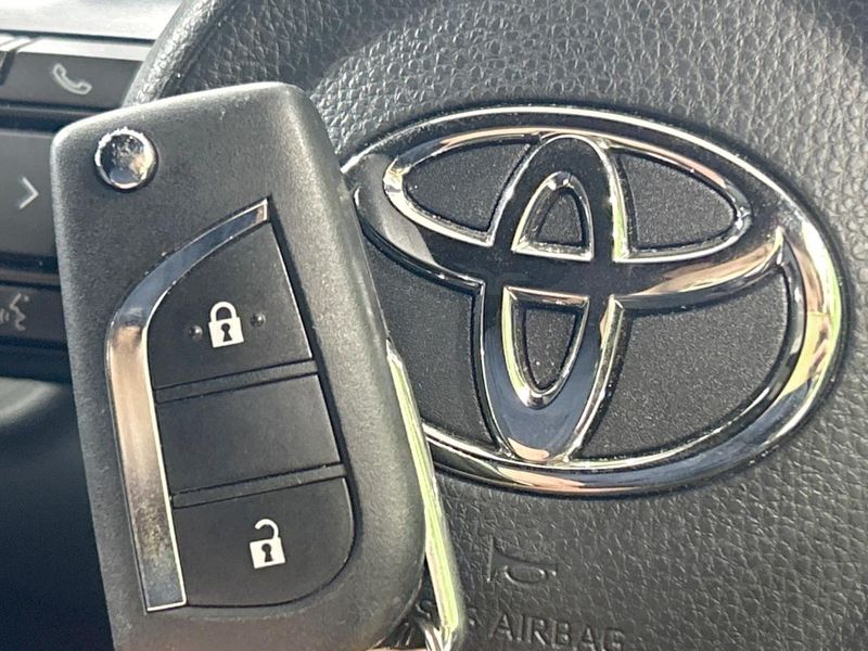 2023 Toyota Yaris 6AA-MXPH10 (UW-6a8d08b634fac)[6]