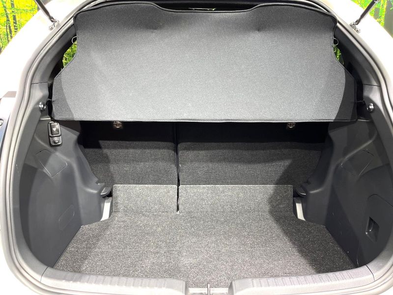 2023 Toyota Yaris 6AA-MXPH10 (UW-6a8d08b70814d)[15]